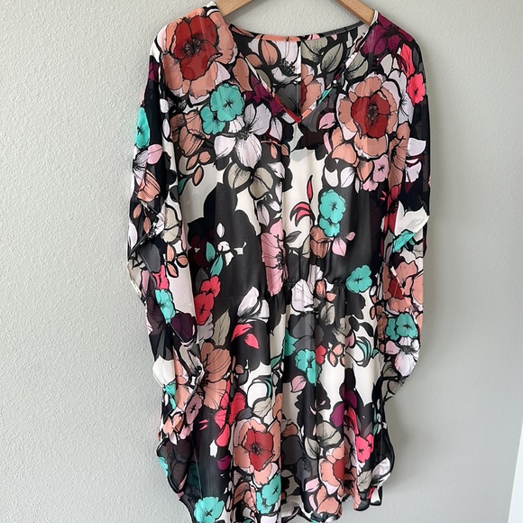 Express Black & Floral Flowy Blouse Size Medium - Picture 3 of 12